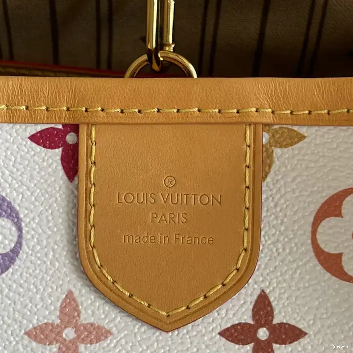 2110YA0062 Bags LV 0520